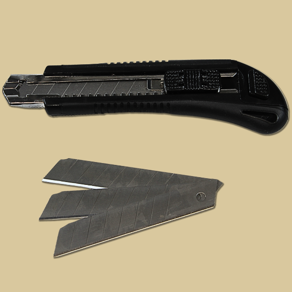 Cuttermesser PROFI 18 mm Schwarz Teppichmesser mit 3 Klingen